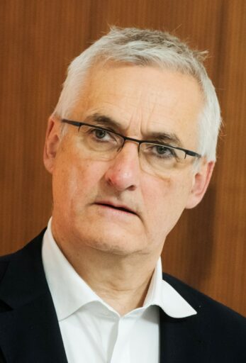 Bart Kuypers, MediaSpecs